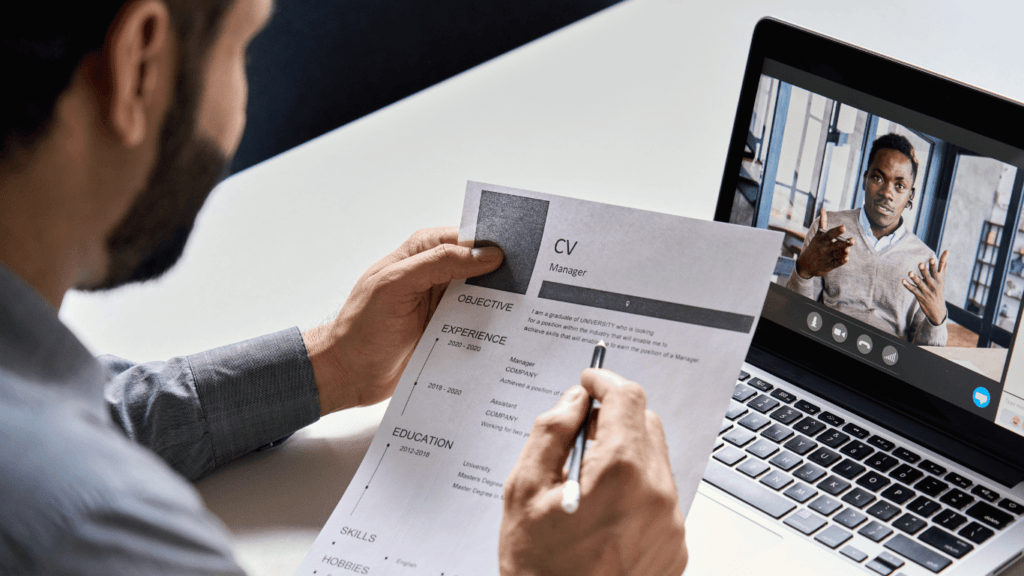 Virtual assistant talking to a business owner through a virtual calling platform